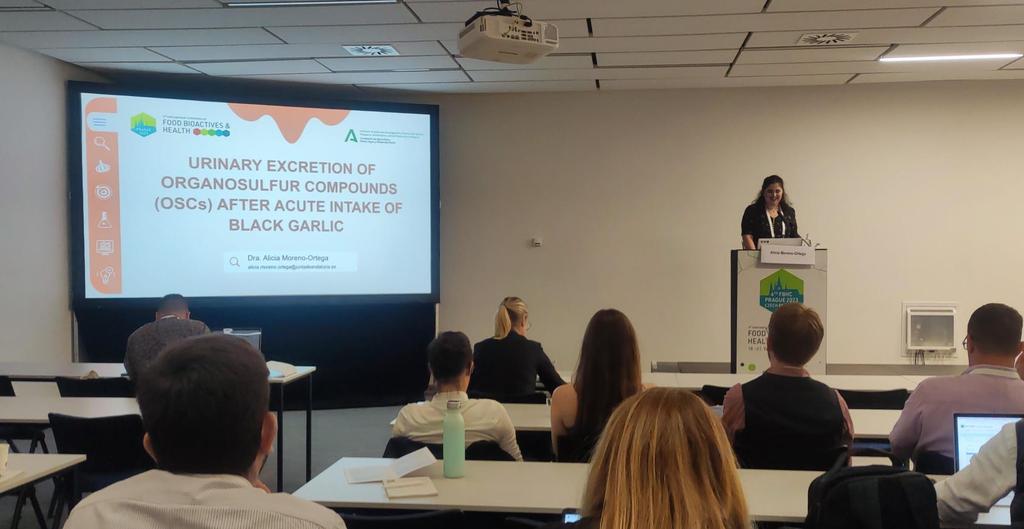GemaPereira5's tweet photo. @alimoreno_sci has presented our work in collaboration with Dra. Ludwig and Dra. Motilva about the metabolism of black garlic 🧄 in humans at #FBHC2023 @IfapaAlameda_AS @IfapaBioactivos @IfapaJunta https://t.co/q3OCzTQQj4