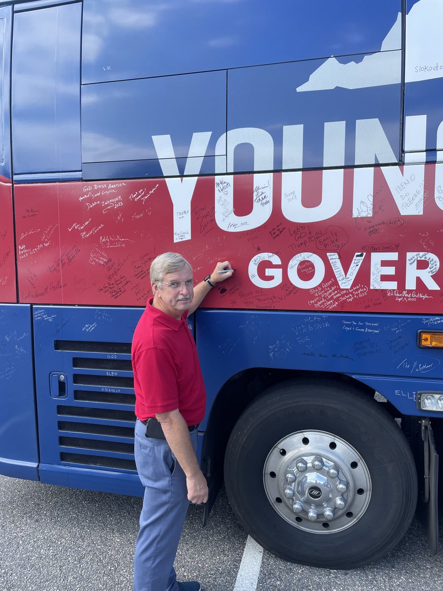 DiggsForSenate's tweet photo. Packed house at the #SecureYourVoteVA rally in Newport News. Thanks to Gov. @GlennYoungkin for coming! https://t.co/5vpuRZ1MwO