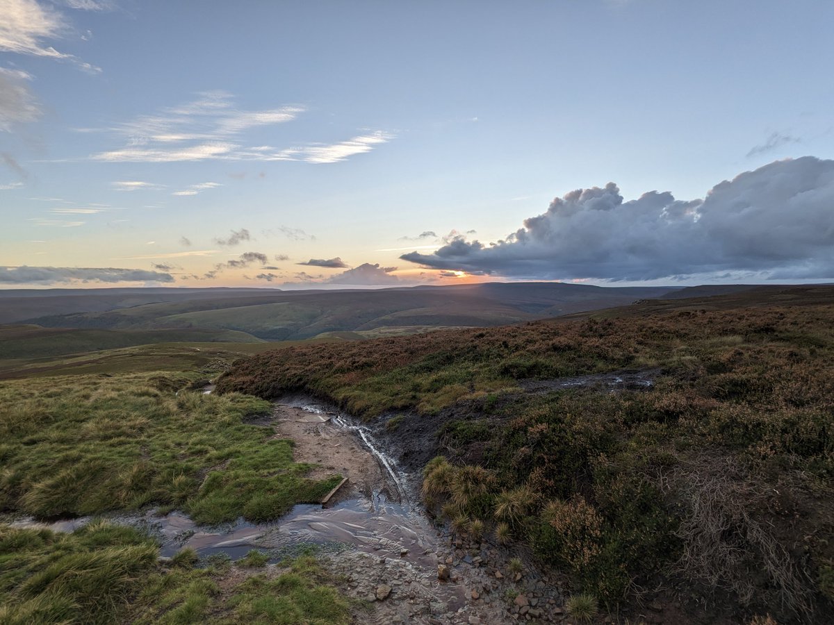 andy_couzens's tweet photo. @KoftheP  Ladybower tonight, generally wet, lots of leaves and fallen branches. Bit of a stream running down from the cairn on Cutgate, Hagg berms slippy as, binned it on Elmin Pitts roots, Roman Rd mostly puddles. Small tree down blocking the path across the snake from the berms https://t.co/uOrA1C2o7g