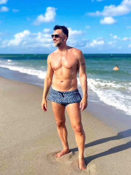 MachosHot_'s tweet photo. El machazo de Leo Montero 🔥🔥🔥🔥🔥
Impresionante lo que me calienta, y cada día está mejor 🍌💦
Para ser su esclavo gritón toda la noche...
Para sacarle la malla y...

Le dan?
Quieren que suba más fotitos así? 😏

#Macho #Hot #Sexo #Gay #XXX #MachosArgentinos #MachosDeArgentina https://t.co/MIJGY0LuAL