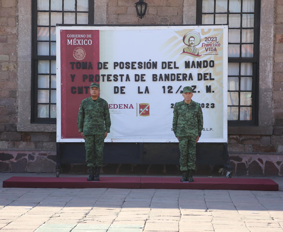 El General Héctor Manuel Valles fue designado como nuevo Comandante de la Décimo Segunda Zona Militar y este miércoles rindió protesta en sustitución de Mario Fuentes Guevara, quien estuvo poco más de un año en el cargo en #SLP #LasNoticias