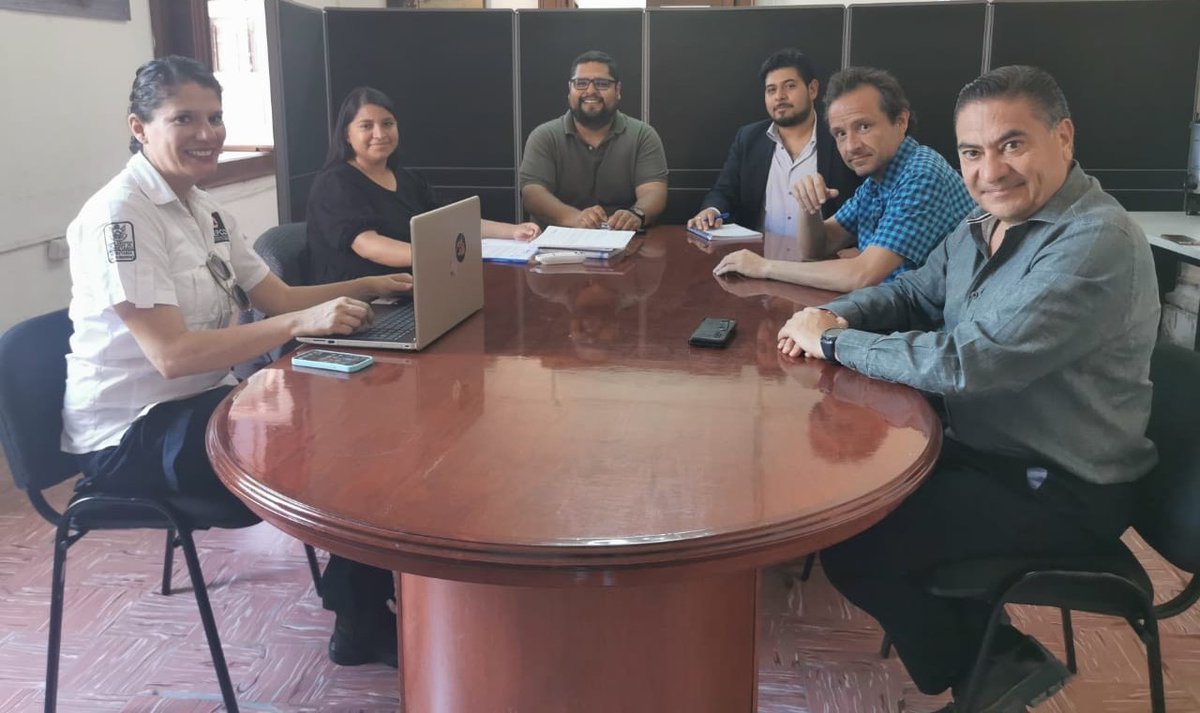 Con la intención de trabajar en coordinación con las autoridades estatales, la Comisión de Mejora Regulatoria del Estado de Querétaro, se reunió con personal de la Coordinación Estatal de Protección Civil, para revisar temas relativos a su marco jurídico.
#ContigoSiempre