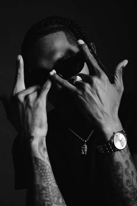 Sh*t, kould&rsquo;ve been a #Prada model. 😎 https://t.co/f0Etlk8Sy3<a href="/tag/prada"class="tags">#Prada</a>