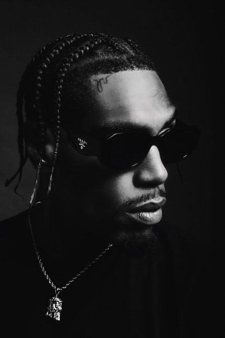 Sh*t, kould&rsquo;ve been a #Prada model. 😎 https://t.co/f0Etlk8Sy3<a href="/tag/prada"class="tags">#Prada</a>