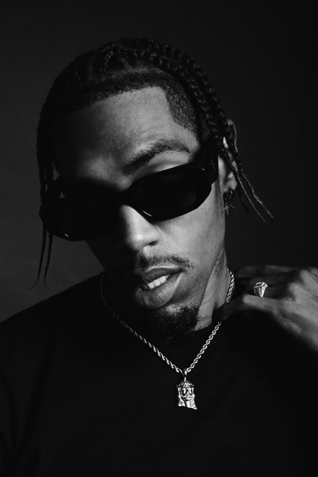 Sh*t, kould&rsquo;ve been a #Prada model. 😎 https://t.co/f0Etlk8Sy3<a href="/tag/prada"class="tags">#Prada</a>