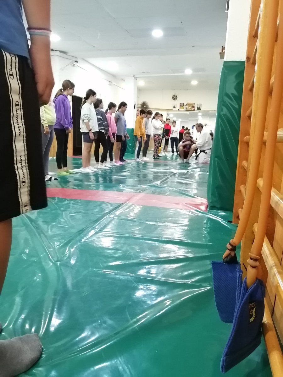 Los alumnos de quinto y sexto han compartido una clase de Aikido en el gimnasio Kanazawa. Gracias Pedro #aikido