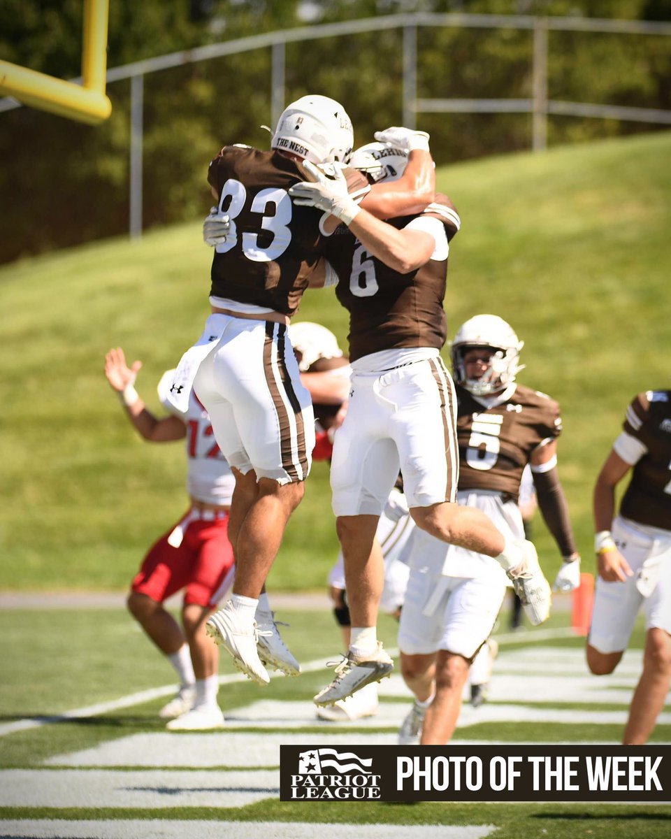 PatriotLeague's tweet photo. 𝐏𝐡𝐨𝐭𝐨 𝐨𝐟 𝐭𝐡𝐞 𝐖𝐞𝐞𝐤 📸 

Martin Laham and Luke Yoder celebrate Yoder's first career touchdown. 🎉

📷 Hannah Ally https://t.co/eZ5eHz0zq4