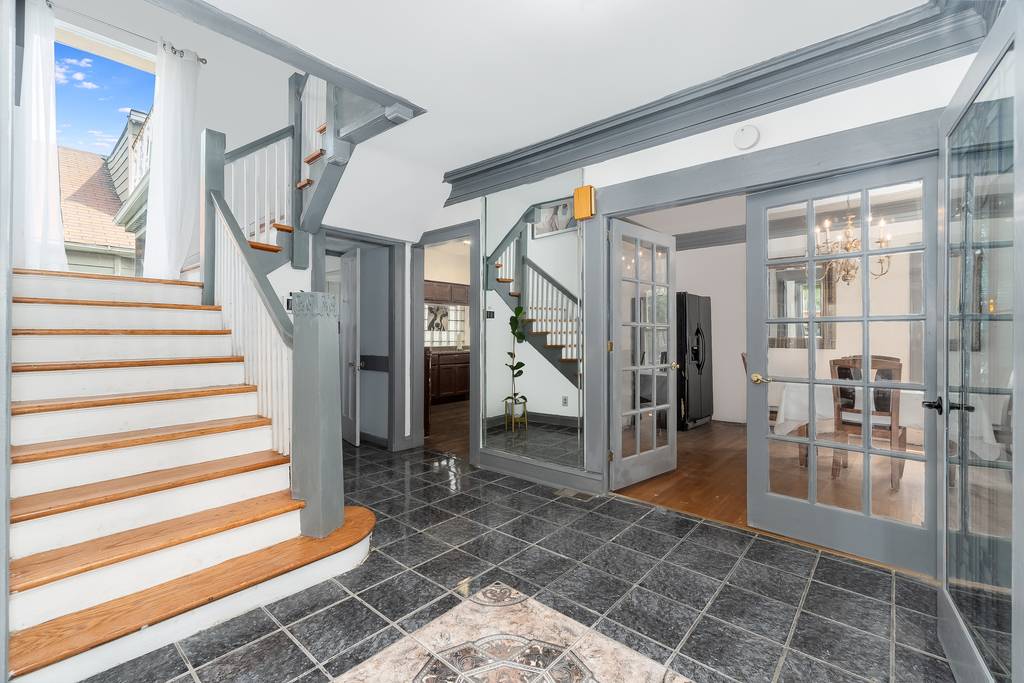 habloft's tweet photo. New Listing Price: $400,000
1101 N Central Avenue, Chicago, IL 60651 is a fantastic property with 3 bedrooms and 3.5 bathrooms.
See more here: https://t.co/MccnkZQ64M https://t.co/pbd4L3t4WL