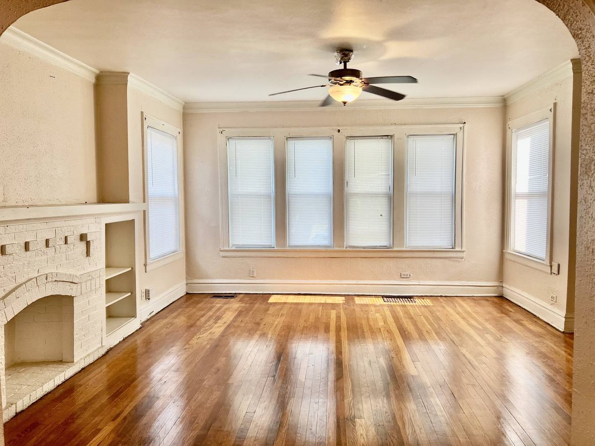 habloft's tweet photo. 5427 W Hirsch Street, Chicago, IL 60651 just hit the market!
Take a look at this awesome space: https://t.co/fNyUts8x1R https://t.co/nYPlys3CmH