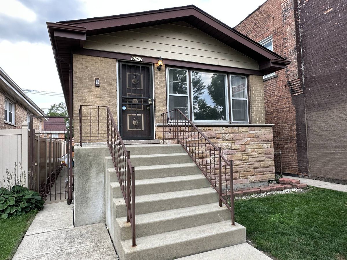 habloft's tweet photo. UNDER Contract after multiple offers. Let our team sell your home. 

https://t.co/WDieTQGmX2 
#Habloft #ChicagoRealEstate #PuttingPeopleFirst https://t.co/JzcbwVtbGw