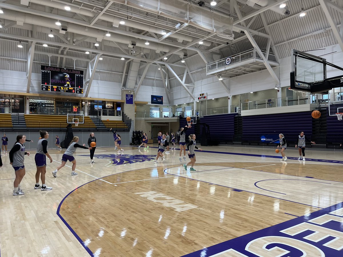 DuhawkWBB's tweet photo. First practice ✅💪🏼 #theduhawkway https://t.co/j8yKOeQCDa