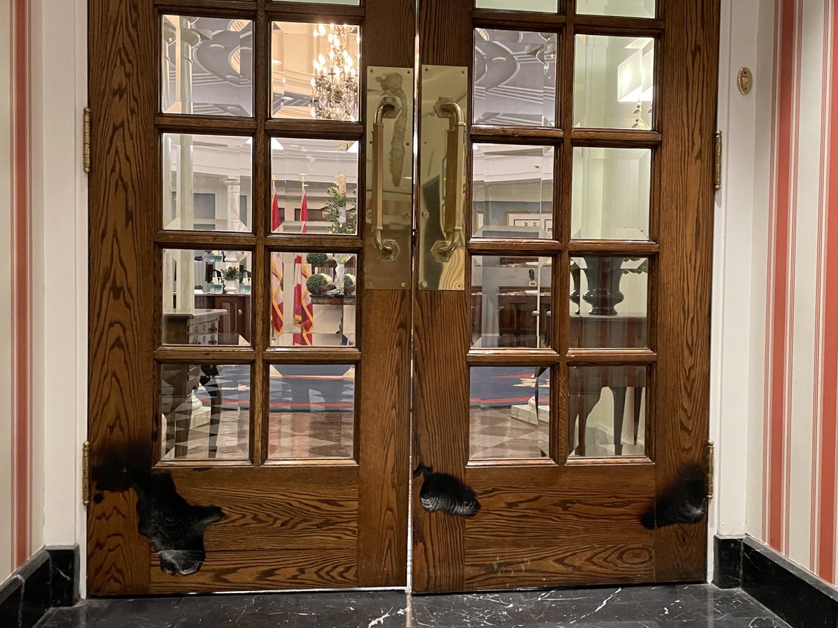 rideauclub's tweet photo. Did you know...
Upon entering the Rideau Club's rotunda, the wooden doors seen in this picture are the some of the items retrieved from the 1979 fire. #158anniversary #privatedining #rideauclub #commemoration https://t.co/NiyGG56dgd