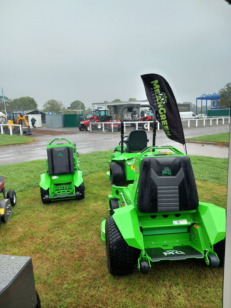 DRplantmanager's tweet photo. @GroundsFest superb machinery exhibition, this is the go-to-show from now on 👍 https://t.co/ZnXtu8vgw8