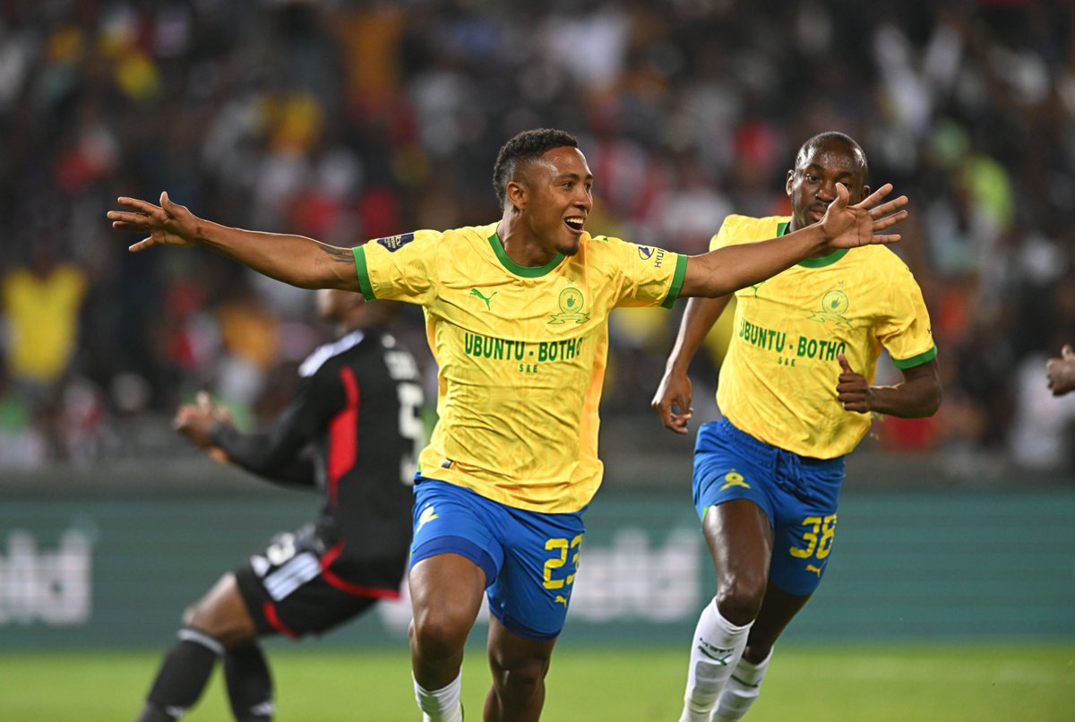 Masandawana's tweet photo. Flying into Thursday 🙌🌟

What did you make of yesterday's win Masandawana? 👆

#Sundowns #DStvPrem https://t.co/eV1ARD8aGS