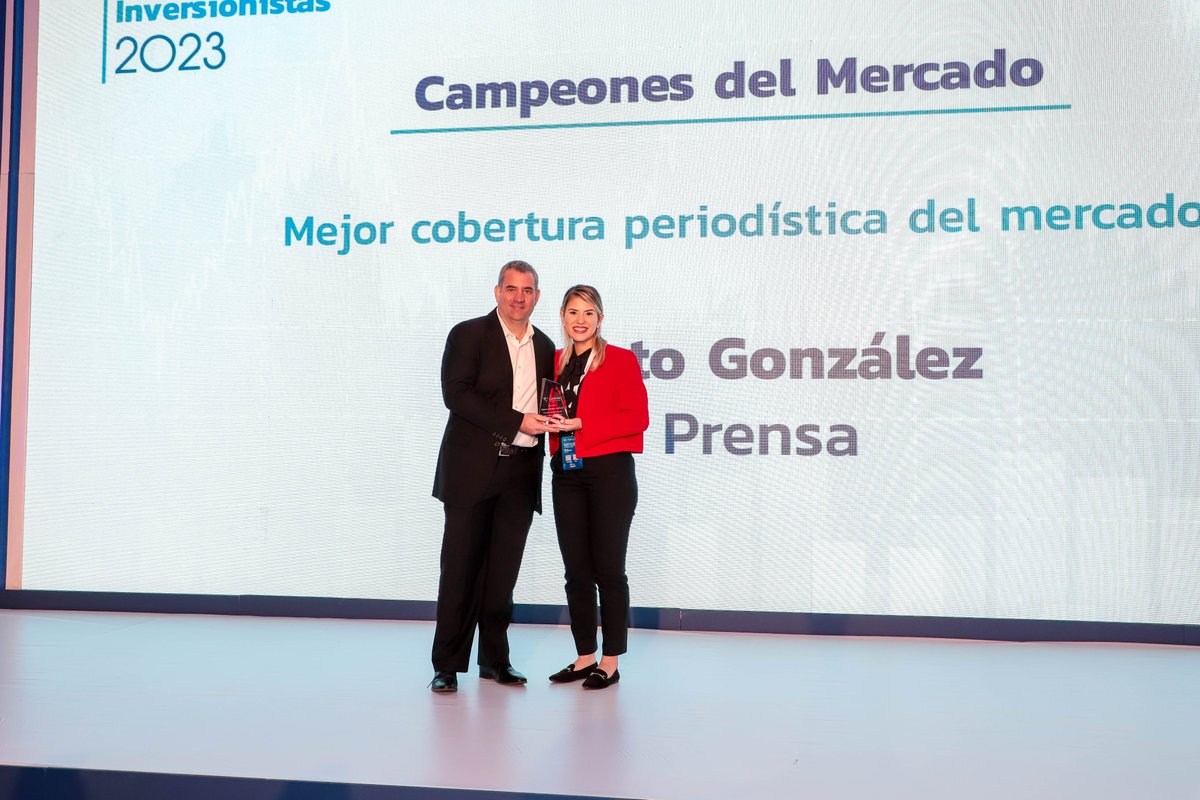 LatinexBolsa's tweet photo. 📣#Latinex reconoce a Roberto González de La Prensa, como “Mejor cobertura periodística del mercado 2022”, en su tradicional premiación de Campeones del Mercado.

#Latinex #CampeonesDelMercado https://t.co/mwSxqz7rI5