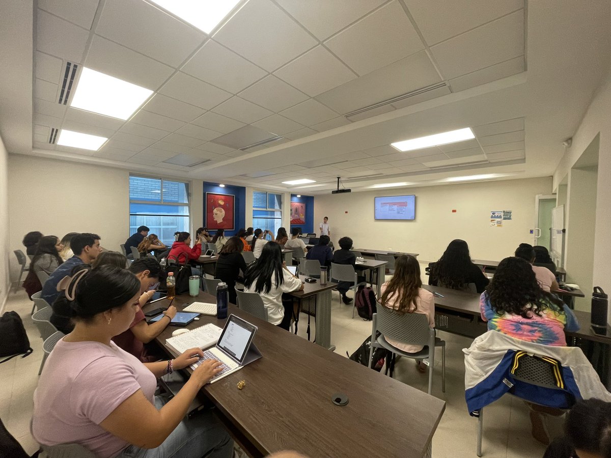 aanndreew's tweet photo. Hoy iniciamos con el curso/taller en evaluación e intervención en el cuadro clínico de autismo impartido por el neurospicologo Hugo, de la universidad de puebla. #FaPsi #UANL #DptoNeuro https://t.co/zgt0WIiEuz