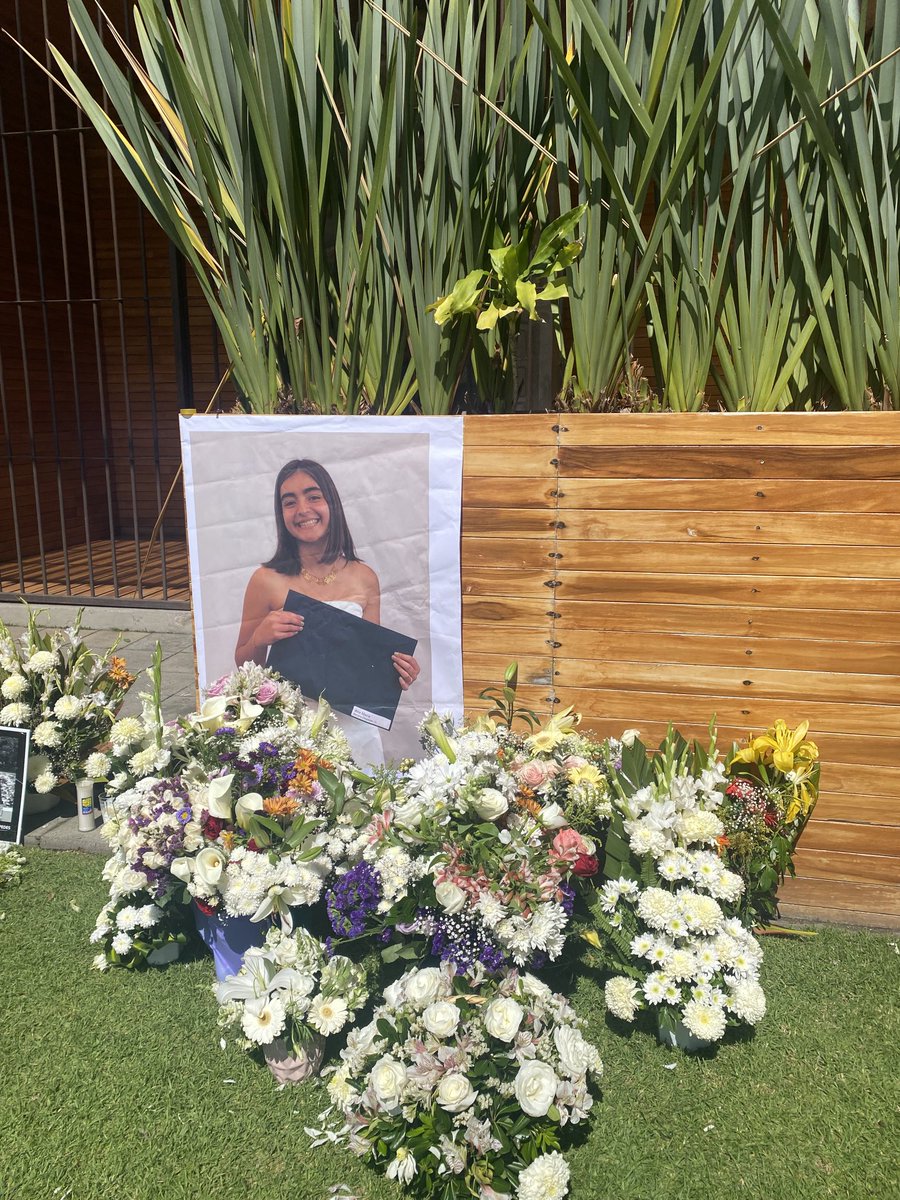 santiagogarcia0's tweet photo. Hay tristezas que dejan una huella imborrable. La indignación no tiene par… Por otro lado reconfortan las muestras de cariño a Ana María y a su familia. ¡Gracias a todos! https://t.co/RkuS0eLnrz