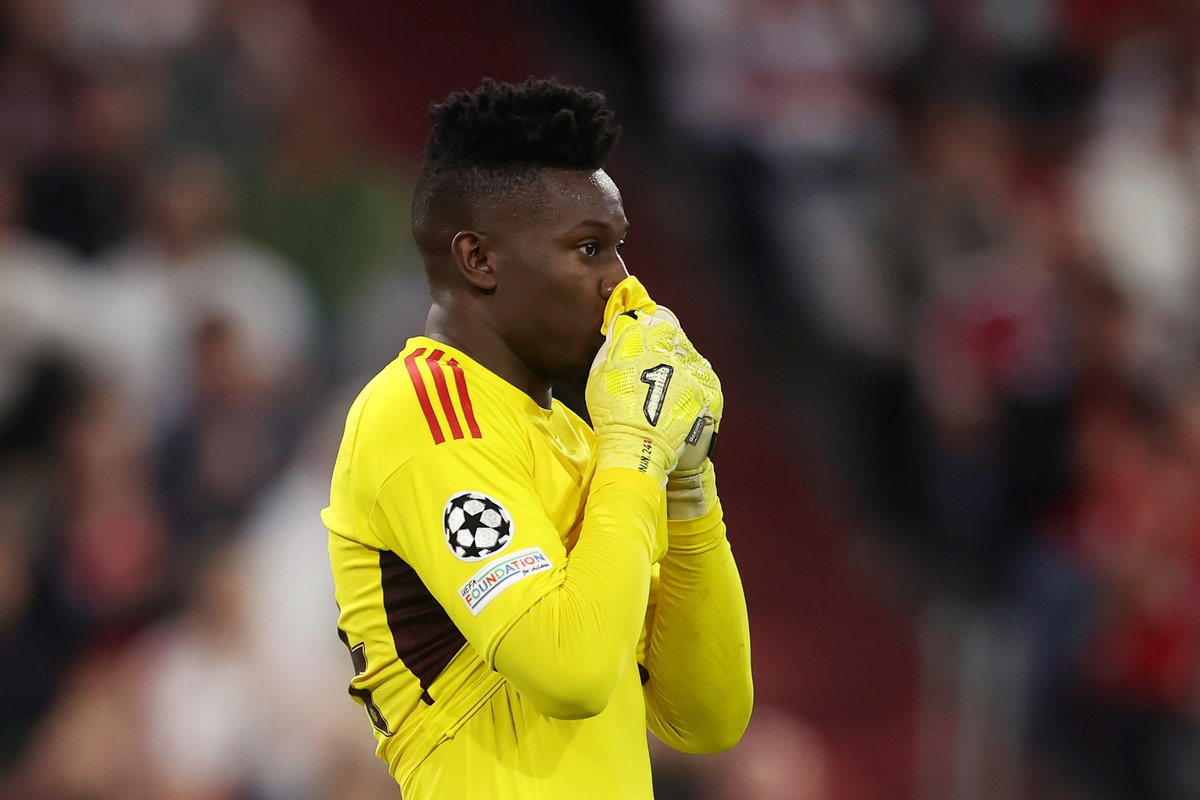 UnitedStandMUFC's tweet photo. Requested to speak to the media, took responsibility for the loss, and admitted that he hasn't started well enough at #mufc.

We're all behind you, @AndreyOnana. That's the mentality we need. ❤️ https://t.co/TzBozslfn7