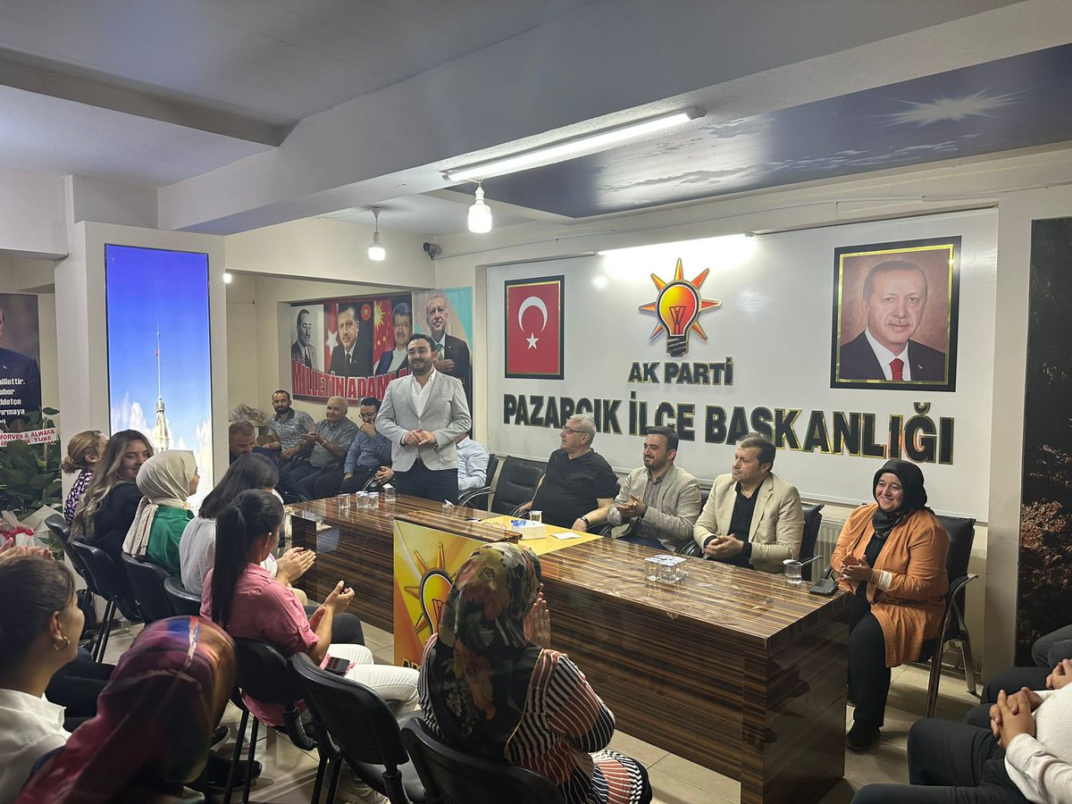 akgencpazarcik's tweet photo. İlçe Başkanlığımızda Devir Teslim Törenimizi Gerçekleştirdik.

Bu Kutlu Görevi Devraldığım İlçe Başkanım Harun ESKİGÜN'e Teşekkür ediyor, Görevi tevdi eden Sayın Cumhurbaşkanımız Recep Tayyip Erdoğan'a sonsuz şükranlarımızı arzediyorum. https://t.co/CqLDOxyeRP
