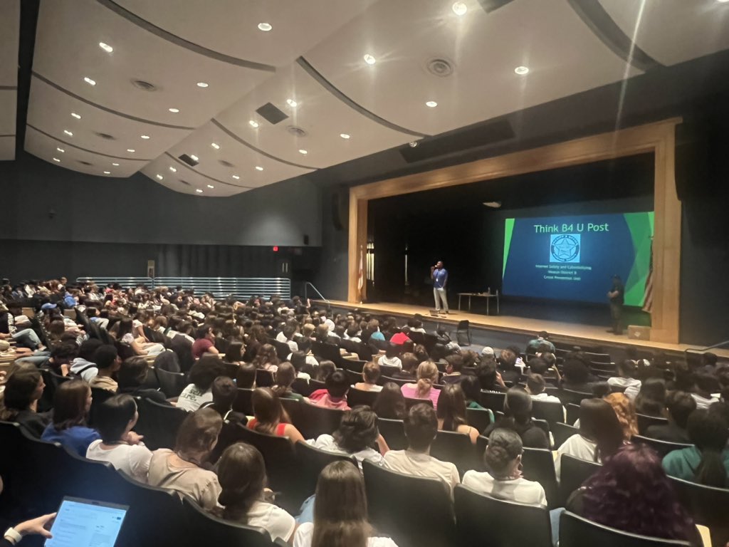 Principal_CSHS's tweet photo. A special thank you to Sgt. Levy from @BSOWeston for taking time to present to our students on thinking B4 they post on social media. An important message with relevant examples of what to post and what not to post. #thinkB4youpost. @PrincipalCBHS @AP_Roca @MisterWass954 @AP_CBHS https://t.co/h19he42slt