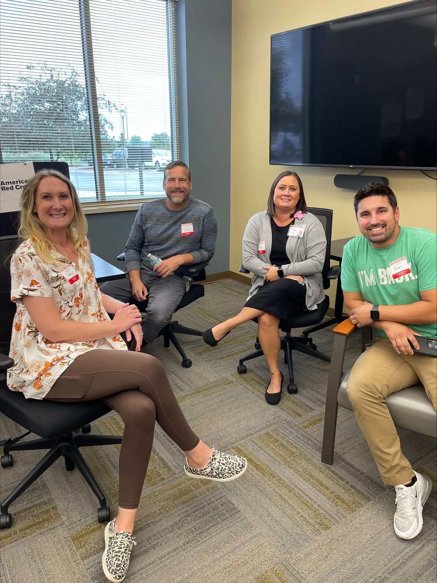 OSMSGB's tweet image. Yesterday we teamed up with @RedCrossWIS to host a Community Blood Drive at our OSMS Green Bay Clinic! We appreciate everyone who took the time to donate!🩸

#LifeAtOSMS #BloodDonationDrive #savelives #OSMS #redcross