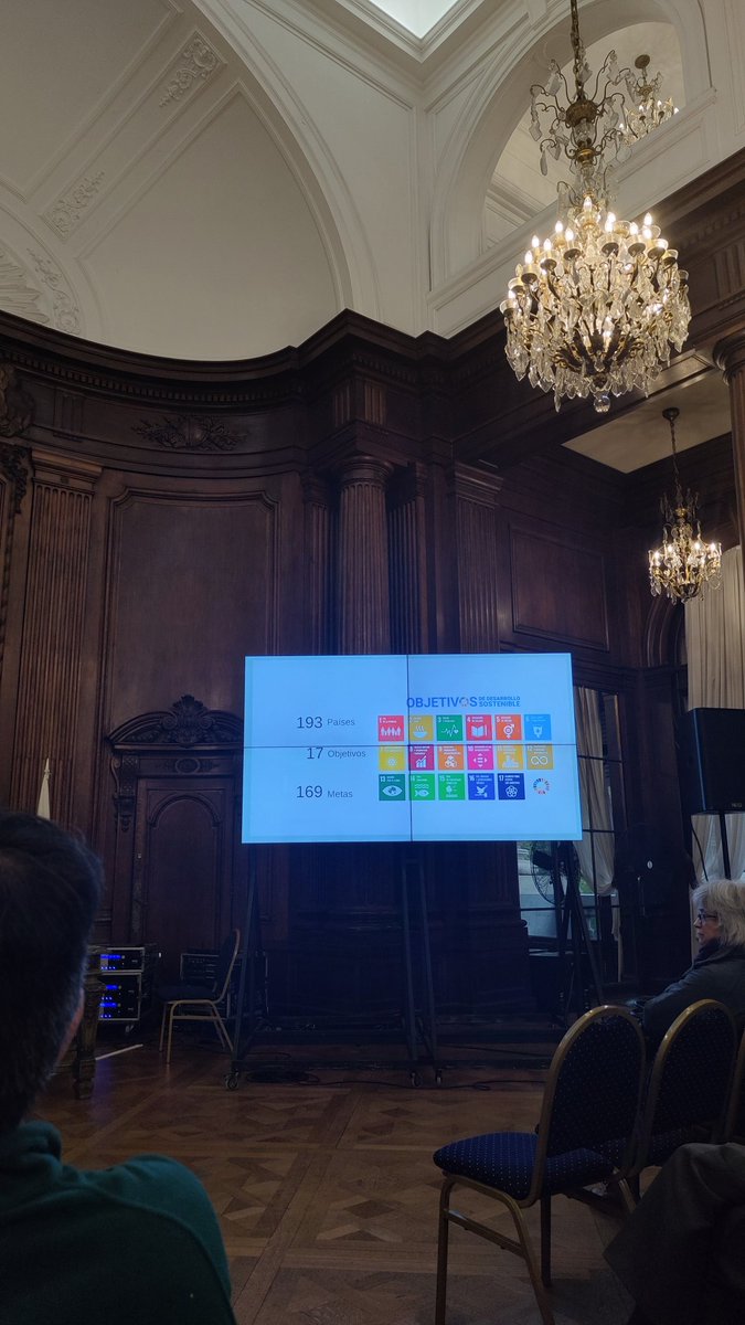 GalmariniGuido's tweet photo. Este año el mismo tuvo como pilar la relación entre el Cambio Climático y salud, teniendo en cuenta los hospitales sostenibles y la iniciativa de refugios climáticos dentro de la Ciudad de Buenos Aires. 🌱 https://t.co/oSTjL0tLH1