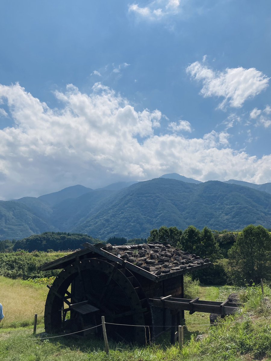 kukkoya's tweet photo. 八ヶ岳NEO縄文祭
連休中に行って来た♪🛖✨

とっても心地よい氣が巡り
喜びに包まれていた💖🕊️

阿呆になり連日みんなで笑い合い踊りまくった♪😆

あるがままの個性豊かな仲間たちと共に🙏💞🌈✨

#自然との共生
#魂の仲間たち
#日本の素晴らしさ
#この地を愛しこの地で生きる
#覚悟と自信と調和 https://t.co/CZRWdCjmjE