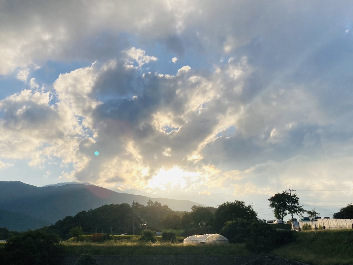 kukkoya's tweet photo. 八ヶ岳NEO縄文祭
連休中に行って来た♪🛖✨

とっても心地よい氣が巡り
喜びに包まれていた💖🕊️

阿呆になり連日みんなで笑い合い踊りまくった♪😆

あるがままの個性豊かな仲間たちと共に🙏💞🌈✨

#自然との共生
#魂の仲間たち
#日本の素晴らしさ
#この地を愛しこの地で生きる
#覚悟と自信と調和 https://t.co/CZRWdCjmjE