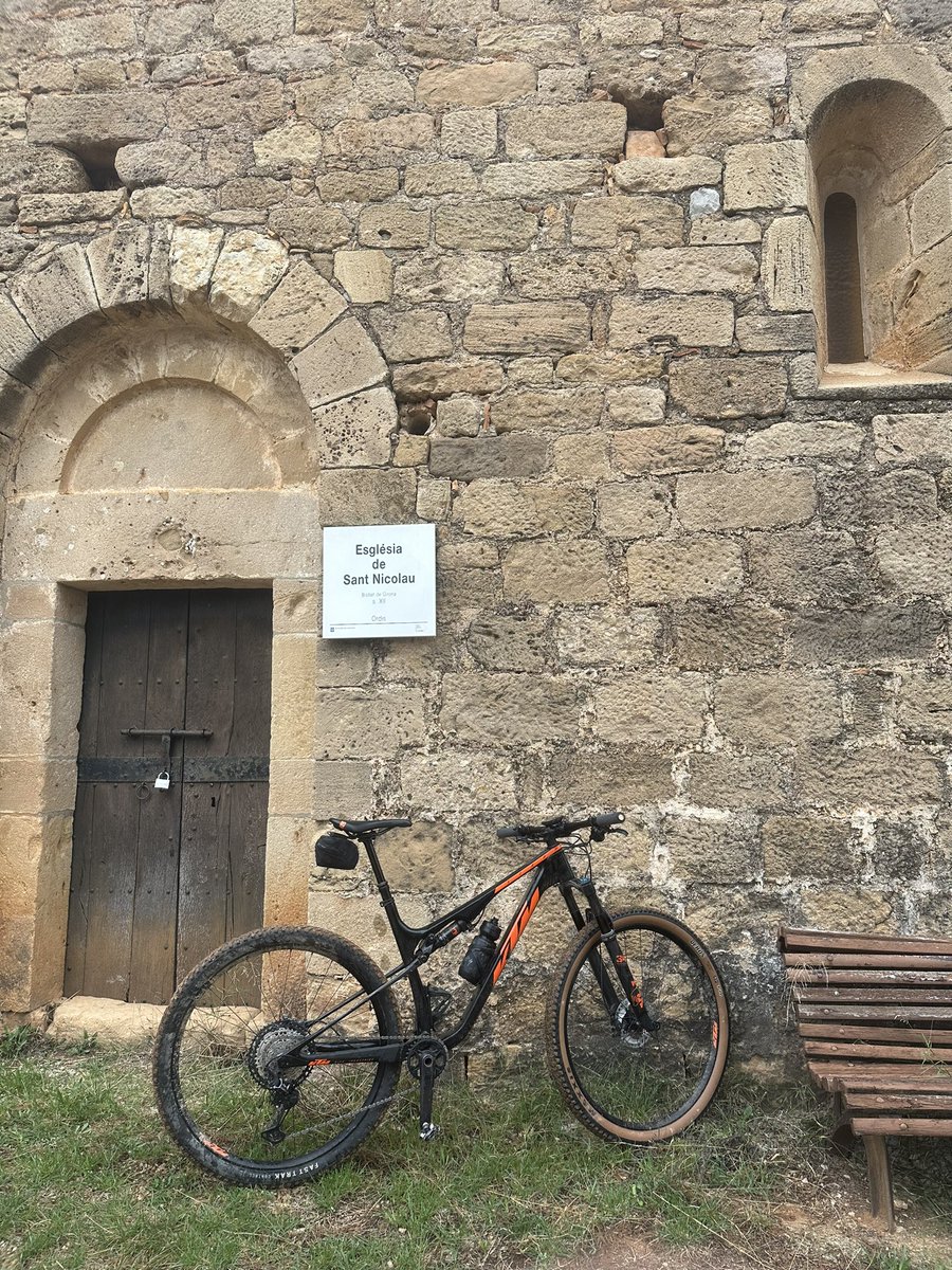 jaimethegaditan's tweet photo. Hemos vuelto 🚵🏻♂️🚴🏼♂️ 45 días por delante para volver a coger la forma, bajar los 4 kilitos que he pillado en verano y soltar los excesos de las vacaciones #arodar #gas https://t.co/2E7ilG1CBa