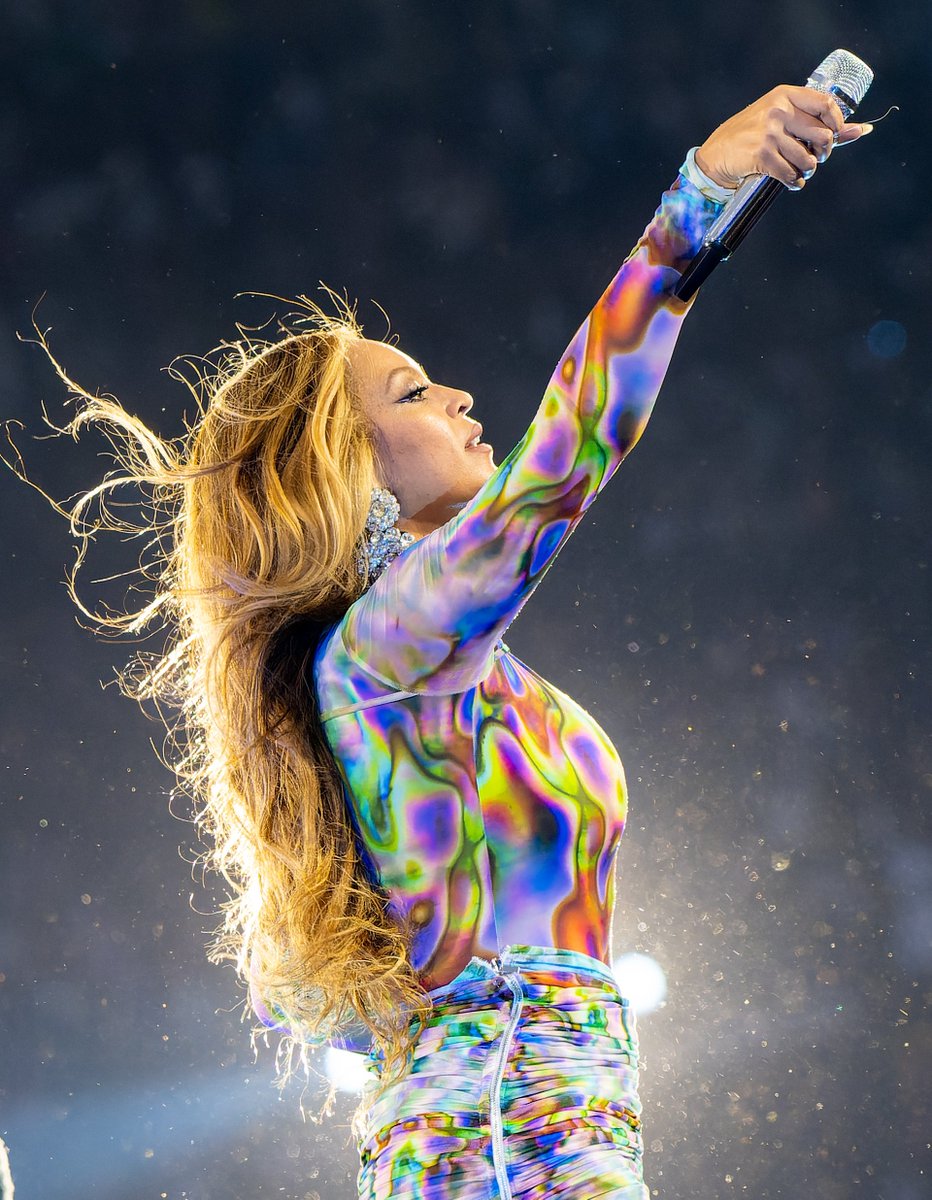 beyoncepress's tweet photo. Official organizations estimate that more than 50,000 people will attend each of Beyoncé's Houston concerts 🐝

That's why Houston METRO will offer more rides for concertgoers and at least 30 "BeyHive" busses along the street after the concert that will travel the exact same route as the Red Line ✨