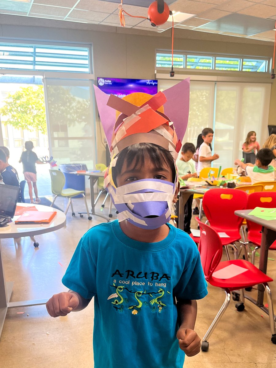 Creativity at its peak! Our students crafting unique creations at the makerspace. 🛠️🎨 #MakersGonnaMake #USDlearns @TeamAltaVista