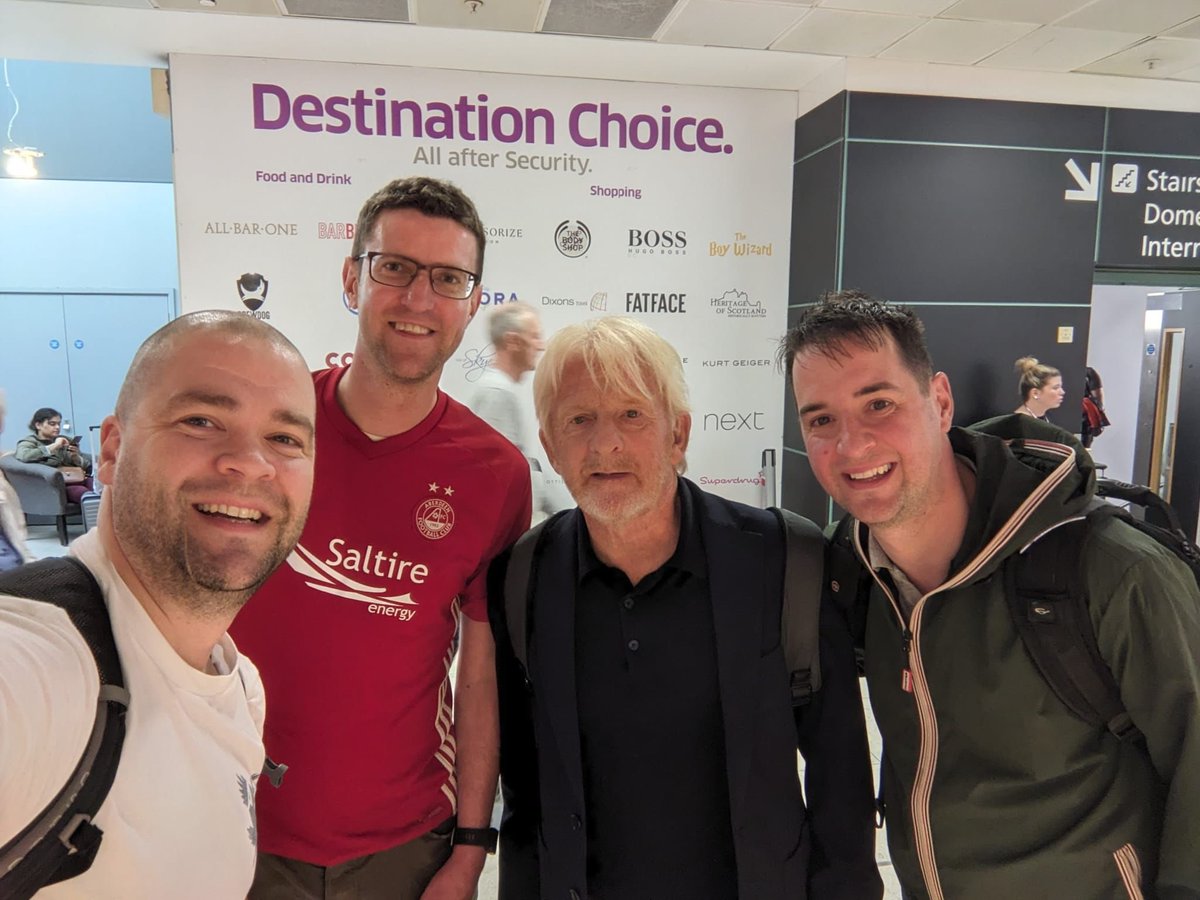 MrEk1927's tweet image. Met a Gothenburg Great on the way to Frankfurt - surely a good sign. COYR. @CormackDavie @Alan_Burrows @eintracht_eng @AberdeenFC @EuropaConLeague @NeilSimmy8 @elonmusk