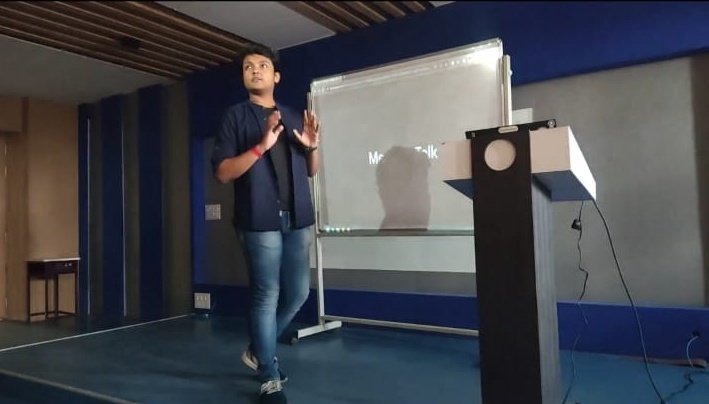 dscjisu's tweet photo. Here's a glimpse of our info-session 👀

A massive shoutout for the 200+ participants who made this event a vibrant gathering of tech enthusiasts.

Let's keep the momentum alive! Stay curious, inspired &amp; connected with GDSC JISU. ❤️

#DeveloperStudentsClub #GDSC #InfoSession https://t.co/JFN9aBuYd4