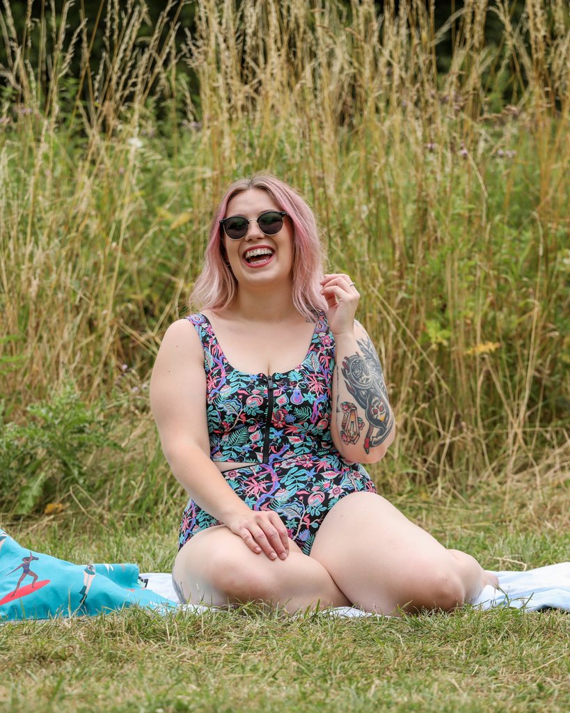 The perfect colourful cossie, our Beach Meadow print brings fun and joy to any dip 💙 deakinandblue.com/products/high-… #swimwear #sustainableswimwear #deakinandblue #bikini