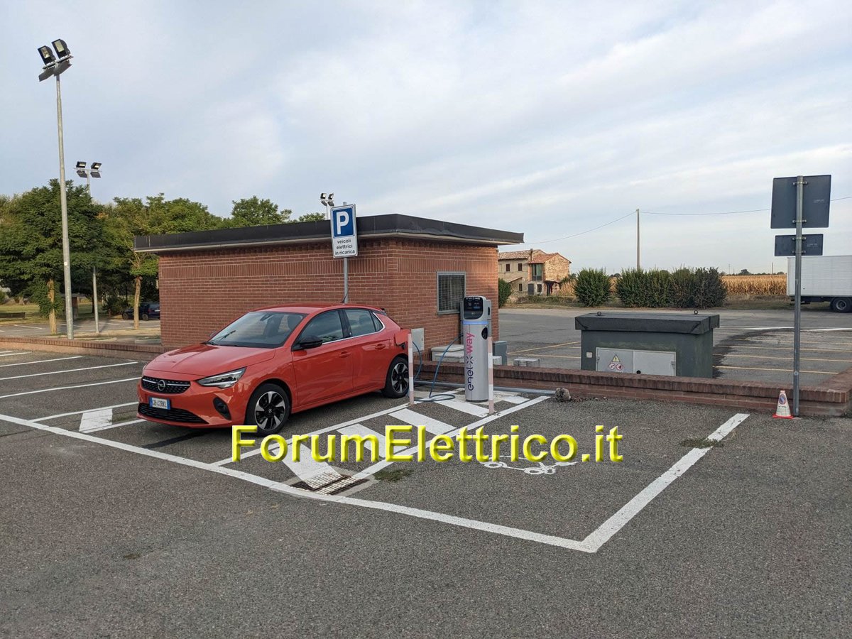 forumelettrico's tweet photo. La Colonnina Enel X Way da 20 kW presso l'Abbazia di Chiaravalle della Colomba in comune di Alseno PC: accanto abbiamo un parco, un paio di ristoranti e tre bar https://t.co/kC06Pb8Coh #Chiaravalle #Alseno #piacenza #enelxway https://t.co/7OoSGtgIrr
