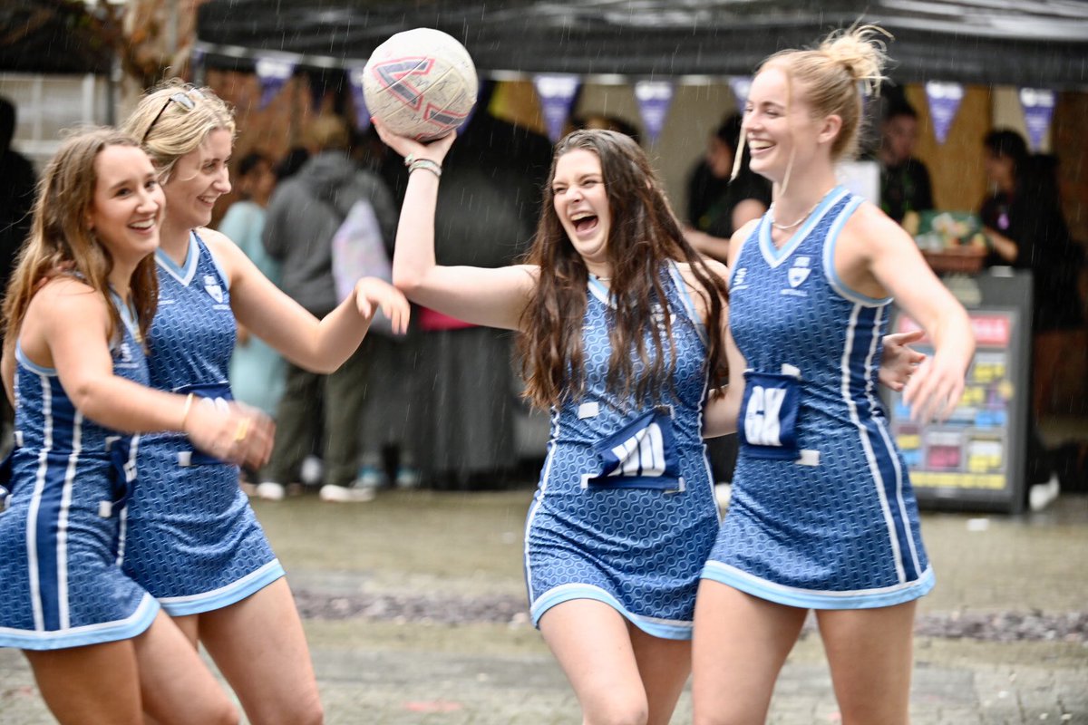 KingstonUni's tweet photo. Great to meet so many new students at todayโs Freshers Fair ๐ ๐
If you weren't able to make it down, make sure you check out the @union_kingston website for more info on what societies and sports clubs you can join ๐ https://t.co/44GTrOlop0
#WelcomeToKU #KingstonUni https://t.co/gI5tPdRtQE