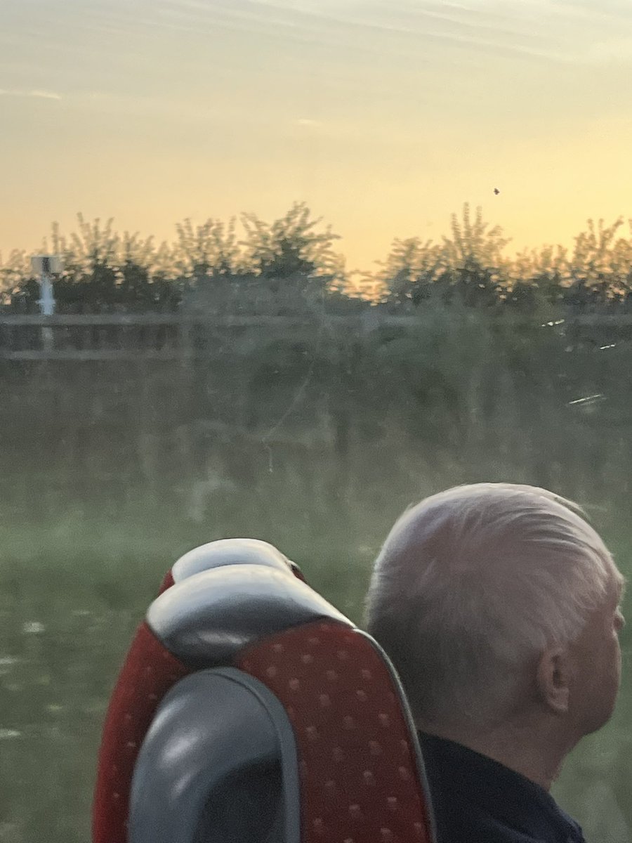 Stuart_CTID's tweet photo. @YfrontFanzine Watching the sun go down, returning from an away trip down south. Great bloke, he’s going to be sadly missed RIP Dave https://t.co/E30Xf1y7gv