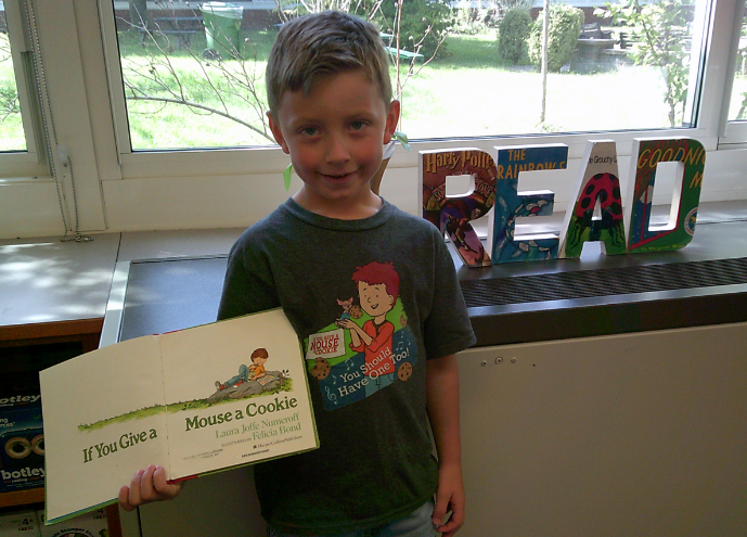 NMLibraryMedia's tweet photo. @NMerrickSchools we LOVE reading 📚📚 and we LOVE 🍪🍪cookies! #NMerrickProud @OldMillPride https://t.co/TzgWq5ID99