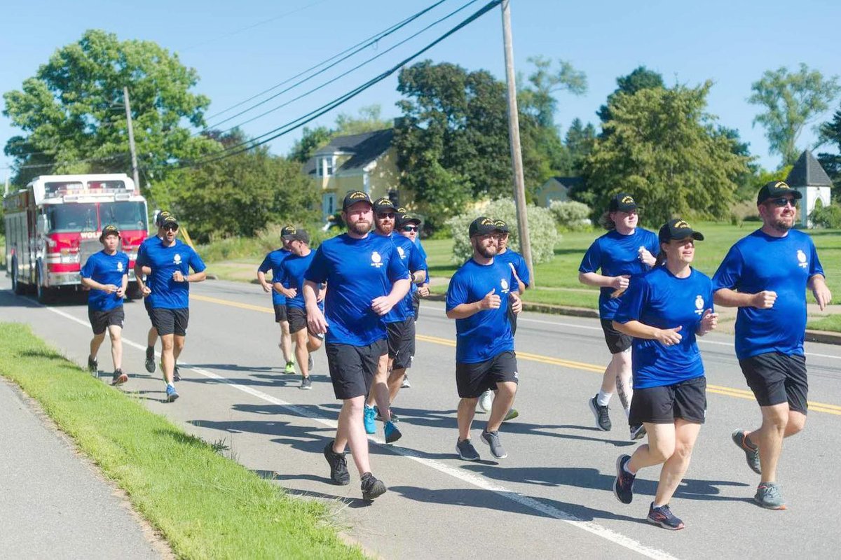 RoyalCanNavy's tweet image. #HMCSStJohns, #HMCSCharlottetown and #HMCSHalifax ran 1,832 km across their respective namesake provinces! 
Their efforts raised $200,000+ for @MakeAWishCA, granting life-changing wishes to children with critical illnesses in the Atlantic Region. 
#BravoZulu!