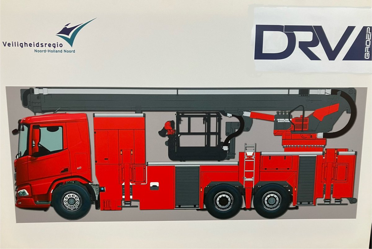 Officieel tekenmoment voor de levering van 5 nieuwe hoogwerkers <a href="/DAFTrucksNV/">DAF Trucks N.V.</a> <a href="/RosenbauerGroup/">Rosenbauer Group</a> voor <a href="/vrnhn/">Veiligheidsregio NHN</a>. Op de achtergrond de oude DAF ladderwagen van post Bergen. Meer dan 60 jaar verschil in techniek! Uitlevering staat gepland voor medio 2025. <a href="/krishna_taneja/">krishna taneja</a>