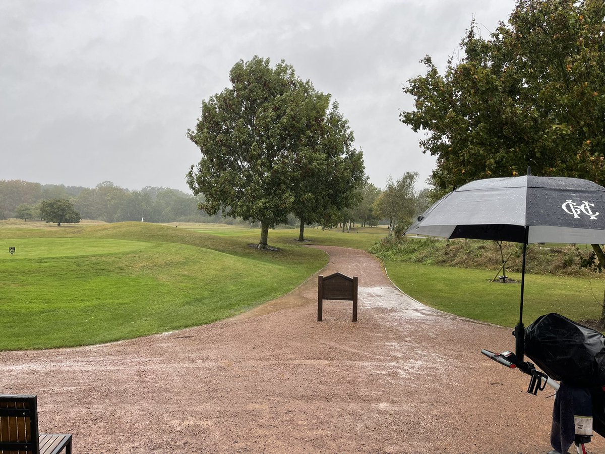nice_stuart's tweet image. Tad wet @BurhillGolfClub but superb course really enjoyed it, thanks @sliktrik for the invite👌🏿👍