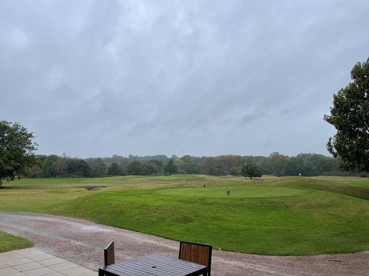 nice_stuart's tweet image. Tad wet @BurhillGolfClub but superb course really enjoyed it, thanks @sliktrik for the invite👌🏿👍
