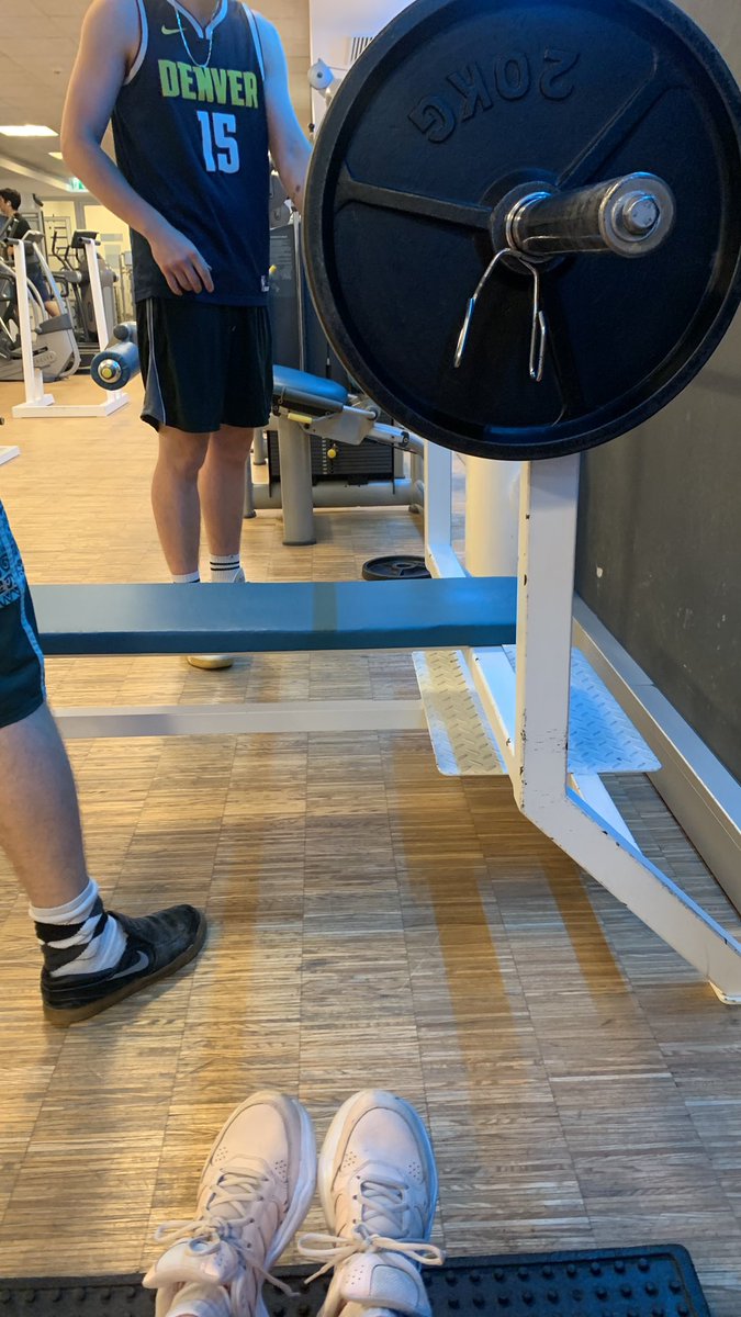 veselaugc's tweet photo. Gym with the boys after whole day sitting on my butt editing. Feels sooo good 💪 https://t.co/p313sGAsZI