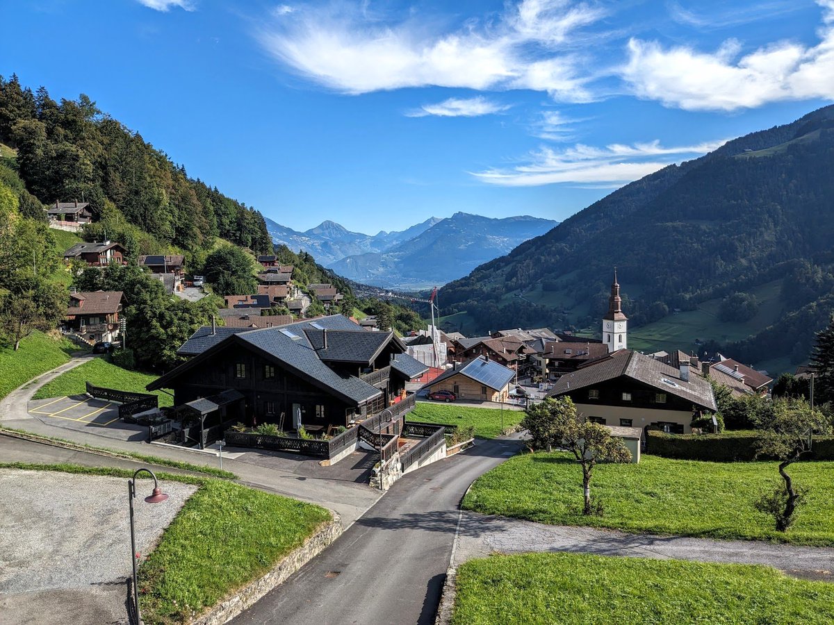 gannimo's tweet photo. #HexHive retreat in Val d'Illiez in the beautiful Valais alps. Productive research discussions in the morning, group activities and hiking in the afternoon! 🤔🚶🧗🧑🔬 https://t.co/lAJK9o9HBM