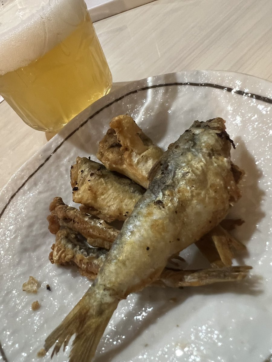 69_sa0ri's tweet photo. 初めて釣ったお魚を唐揚げに♡(ほぼ隣にいたおじちゃんがくれた事は内緒🤫)

とっても美味しゅうございました♡ https://t.co/ov03hezTst