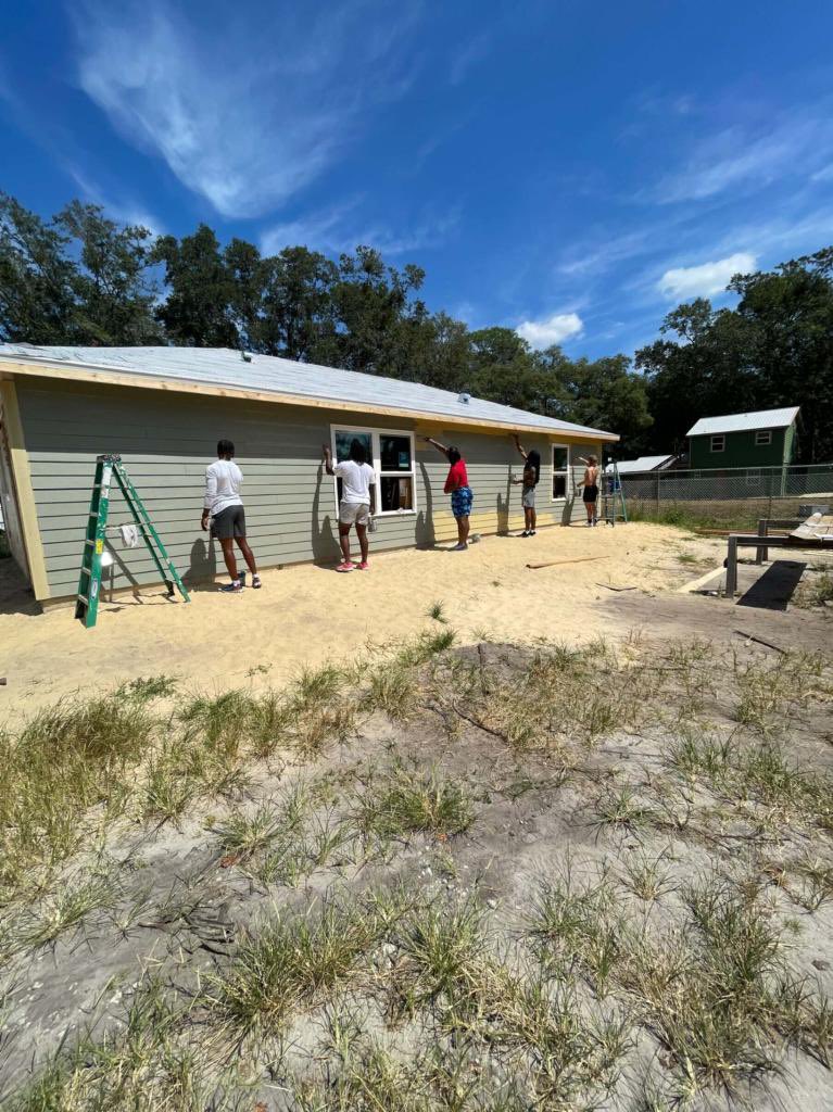 dante_zanders's tweet photo. Grateful for the opportunity to work with @AlachuaHabitat helping families bring their dreams of homeownership true! Consider making a donation today to empower more families in need. Together, we can build a brighter future. https://t.co/LDRNT91jLi @FI_Victorious #FVFoundation https://t.co/VYJ087kMmX