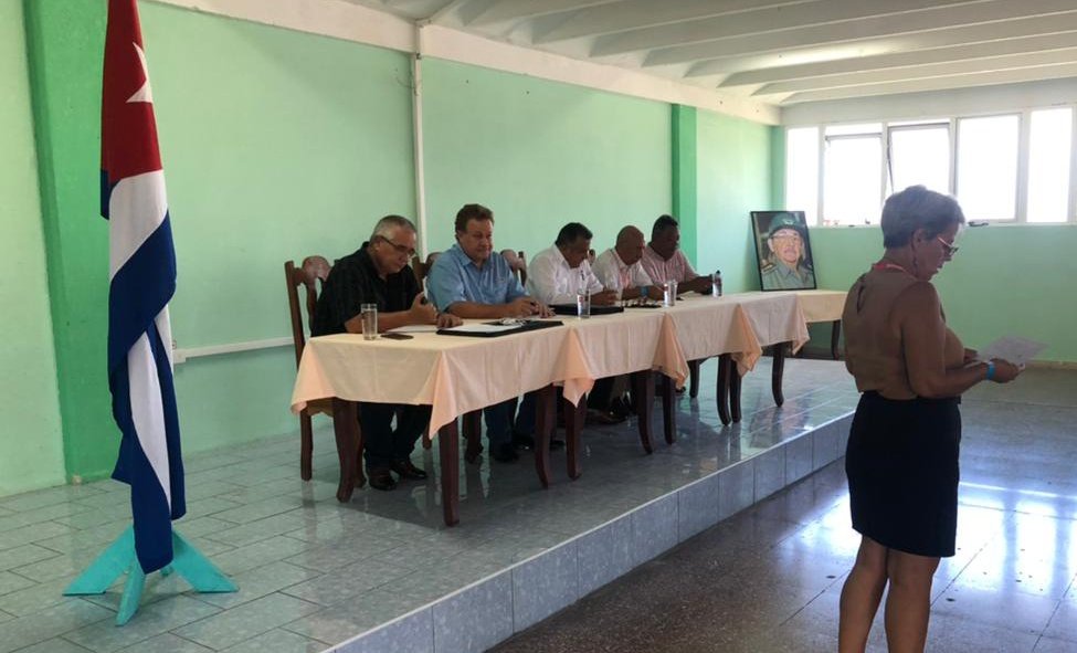 CubaRonSA's tweet photo. Hoy se clausura en @CruzRonera🇨🇺🥃 el Taller Nacional de Aguardiente, con la participación de máximos directivos de #CubaRonSA🇨🇺🥃 y @GAzcuba. Importante encuentro para enriquecer las bases de nuestro #RonLigeroCubano🇨🇺🥃👇 https://t.co/npXC5141EC