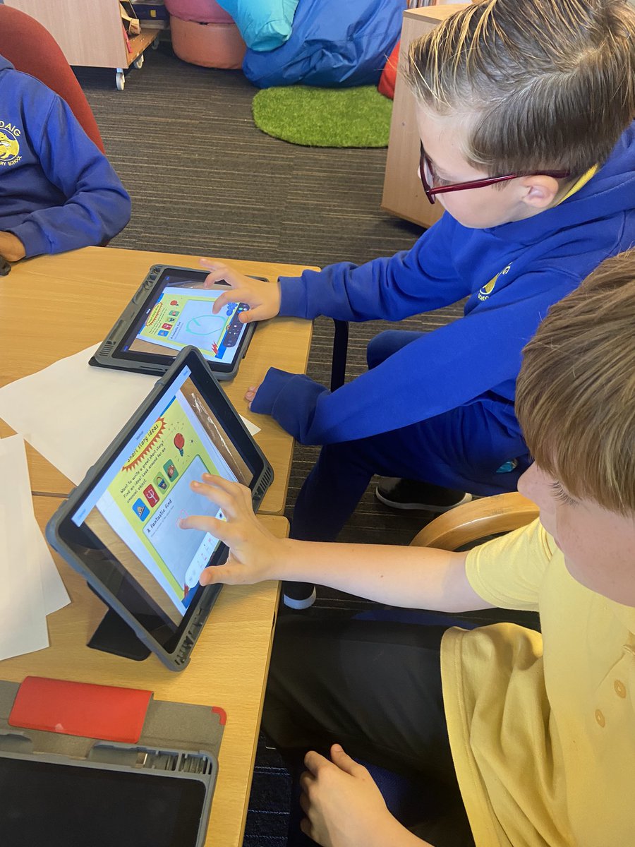 sandaigprimary's tweet image. Our Digital writing group working very hard today.#beingcreative #bookcreator 📚