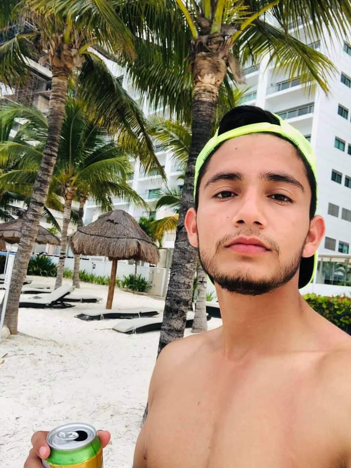 Alejandro98hot1's tweet photo. Ke le saben a este chiko se llama JA Alvarez chikos de matamoros https://t.co/FNGyPOqK8i