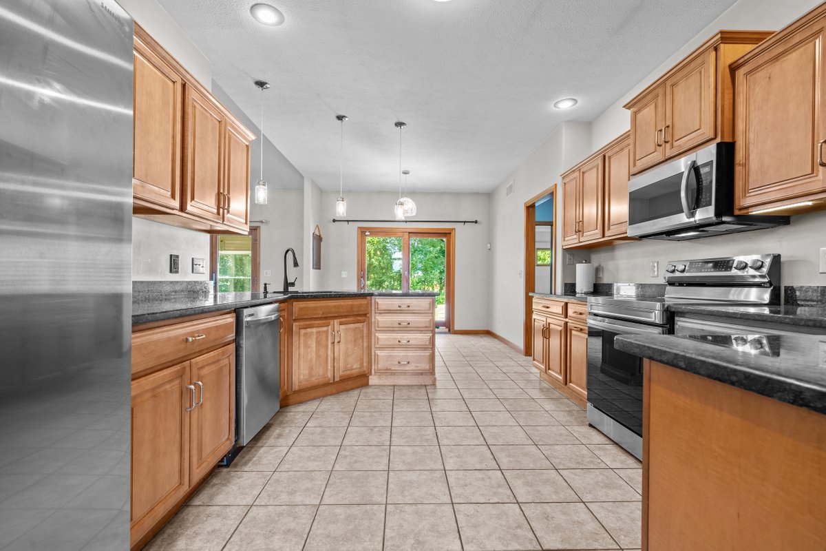 timburkey's tweet image. JUST LISTED | 50502 Cobus Ridge Lane, Granger
Offered at $434,900 | 3 Beds | 2½ Baths | 2,173 ft²

Welcome to this stunning ranch on a quiet cul-de-sac in Granger’s venerable Cobus Ridge. Featuring an open floor plan with high ceilings and custom finishes, this home feels grand…